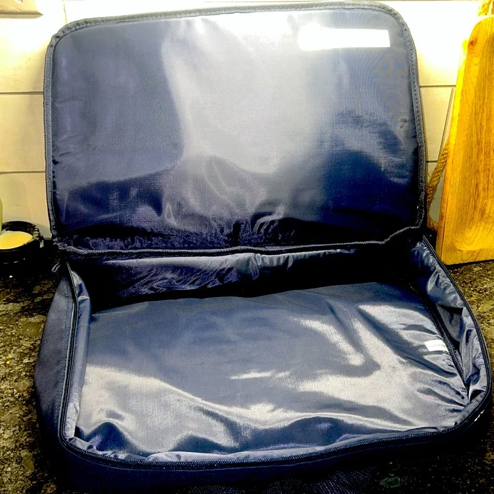 9x13 blue Pampered Chef insulated casserole carrying case. Like new!!  Z…